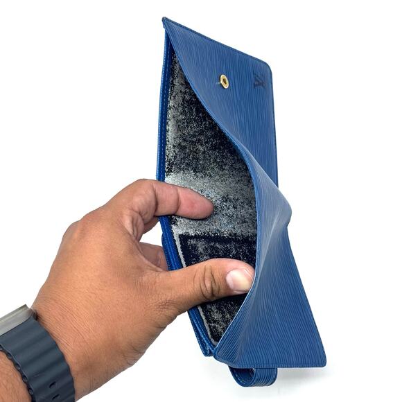 Louis Vuitton Blue Buckle Wallet - Picture 11 of 13